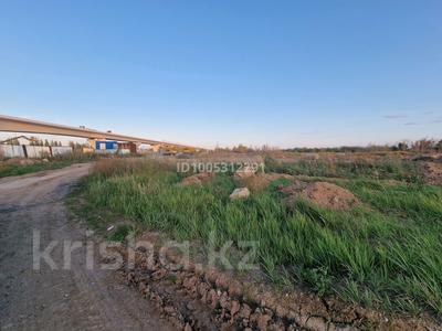 Участок · 80 соток, мкр Пригородный, Аль-фараби 56 — ЛРТ станция 102 район Пригородный в долг Кабанбай батыра первая линия. за 700 млн ₸ в Астане, Есильский р-н