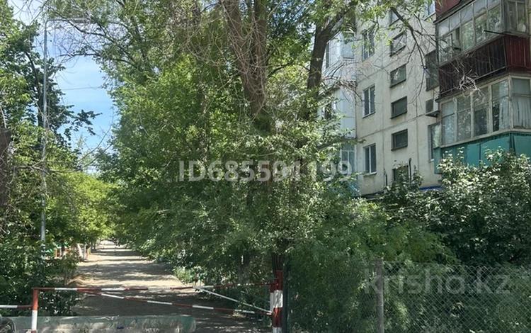 4-комнатная квартира · 60 м² · 1/5 этаж, Авиагородок 15 — Возле супермаркета Анвар за 16 млн ₸ в Актобе, мкр Авиагородок — фото 2