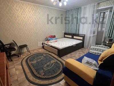 1-комнатная квартира, 40 м², 1/5 этаж помесячно, Пр.Шакарима, Ворошилова 182 — Район ДКМ за 110 000 〒 в Усть-Каменогорске