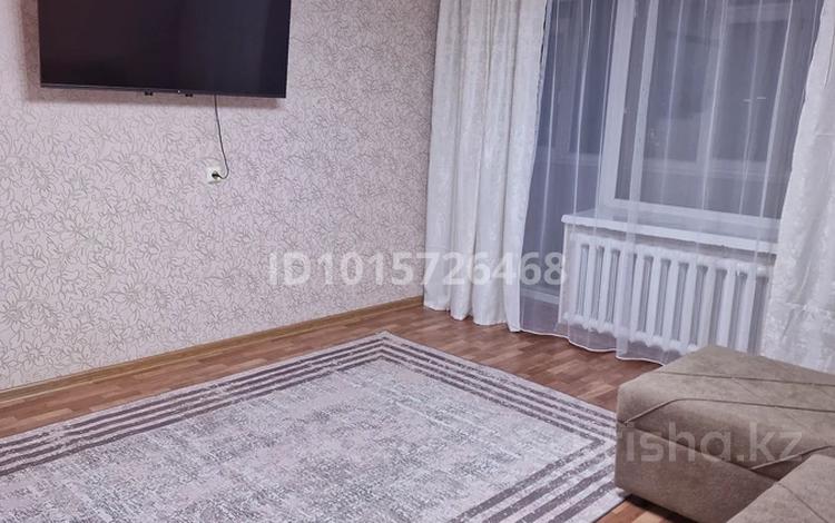 2-бөлмелі пәтер · 50 м² · 3/9 қабат, Богенбайулы 44 — 1000 мелочей,за рестораном Ассорти,за КВЭСТОМ 16 регион, бағасы: 12 000 ₸ в Семее — фото 2