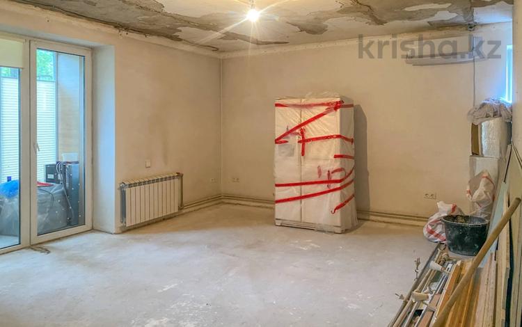 3-комнатная квартира · 74.9 м² · 2/3 этаж, толе би 50/54 — Тулебаева за 85 млн ₸ в Алматы, Медеуский р-н — фото 2