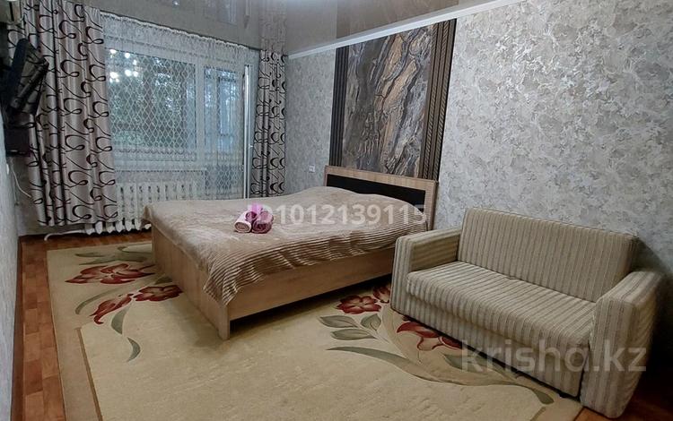 1-комнатная квартира · 33 м² · 2/5 этаж, ул. Мухита 134 за 12 000 ₸ в Уральске — фото 2
