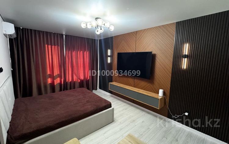 1-комнатная квартира · 40 м² · 6/9 этаж, мкр Нурсая, Абулхайр-хана 69/4, 69/5 за 16 000 ₸ в Атырау — фото 2