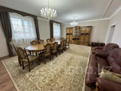 Отдельный дом · 6 комнат · 338 м² · 15 сот., Сортировка, Молдагуловой 123 за 85 млн ₸ в Караганде, Алихана Бокейханова р-н