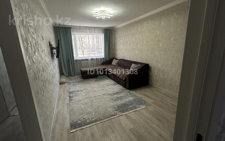 2-комнатная квартира · 47 м² · 1/5 этаж, мкр Юго-Восток 36 за 17 млн ₸ в Караганде, Казыбек би р-н — фото 2