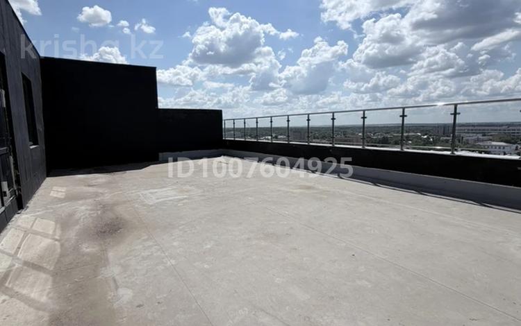 4-комнатная квартира · 303 м² · 10/10 этаж, К. Аманжолова 110 — Аманжолова 110 за 110 млн ₸ в Уральске — фото 4
