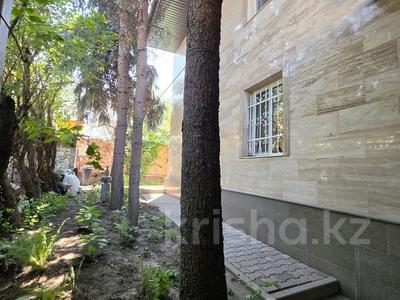 Отдельный дом · 8 комнат · 200 м² · 9 сот., Оспанова — Достык за 269 млн ₸ в Алматы, Медеуский р-н