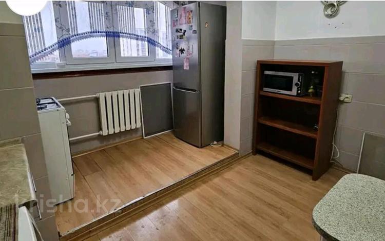 3-комнатная квартира · 72 м² · 6/9 этаж, мкр Аксай-4 за 43 млн ₸ в Алматы, Ауэзовский р-н — фото 2