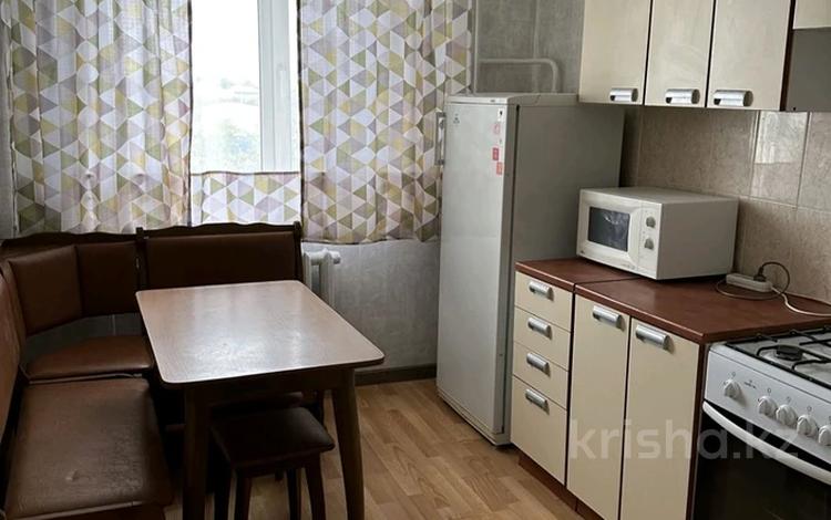 1-комнатная квартира, 37 м², 4/5 этаж помесячно, Ашимова 217