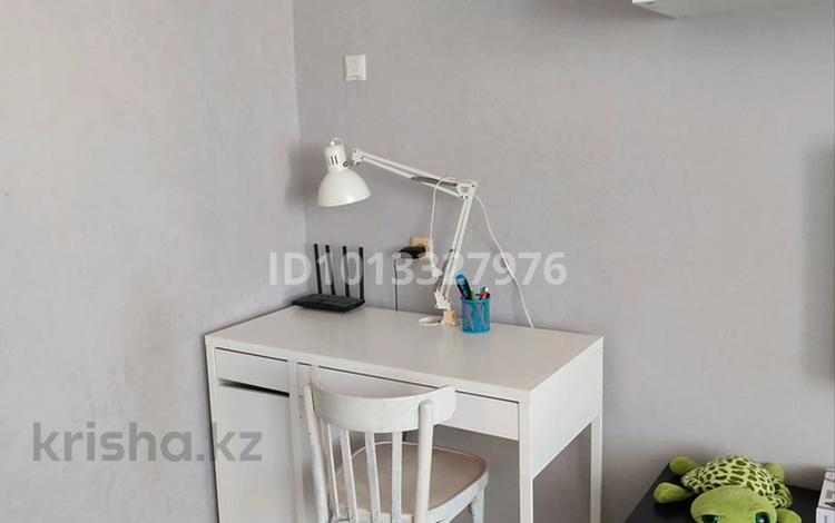 3-комнатная квартира · 59 м² · 9/10 этаж, мкр 8, Б-р Жубановых 285 — 101стрелковая дивизия за 150 000 ₸ в Актобе — фото 2