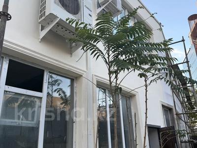 Свободное назначение, офисы, магазины и бутики, склады, азс, автосервисы и автомойки, общепит, салоны красоты, сельское хозяйство, бани, гостиницы и зоны отдыха, фитнес и спорт, медцентры и аптеки, образование, развлечения, конференц-залы, кабинеты и рабочие места, студии · 306 м² за 550 000 〒 в Актау, 15-й мкр