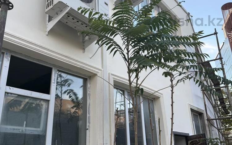 Свободное назначение, офисы, магазины и бутики, склады, азс, автосервисы и автомойки, общепит, салоны красоты, сельское хозяйство, бани, гостиницы и зоны отдыха, фитнес и спорт, медцентры и аптеки, образование, развлечения, конференц-залы, кабинеты и рабочие места, студии · 306 м² за 550 000 〒 в Актау, 15-й мкр — фото 2