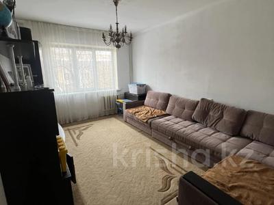 2-комнатная квартира, 57.1 м², 4/5 этаж, мкр Аксай-3 2 — Б. момышулы за 35 млн 〒 в Алматы, Ауэзовский р-н