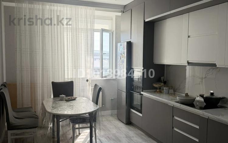 2-комнатная квартира · 76 м² · 10/12 этаж, 19-й мкр 28 за 280 000 ₸ в Актау — фото 2