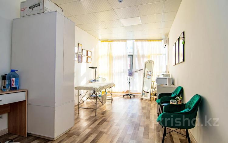 Свободное назначение, офисы, медцентры и аптеки, образование · 1000 м² за 398.5 млн ₸ в Астане, р-н Байконур — фото 3