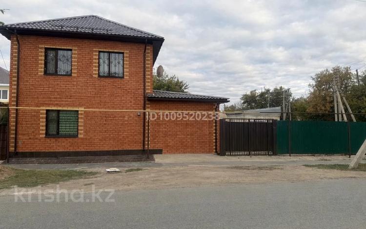 Отдельный дом · 6 комнат · 160 м² · 10 сот., Карева 23 — 8 марта за 100 млн ₸ в Уральске — фото 2