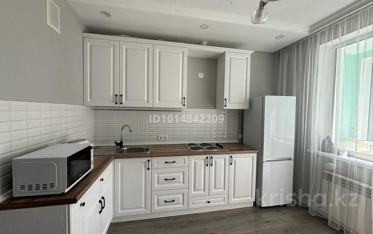 1-комнатная квартира · 42 м² · 8/10 этаж, Бокейхана за 250 000 ₸ в Астане, Есильский р-н — фото 2