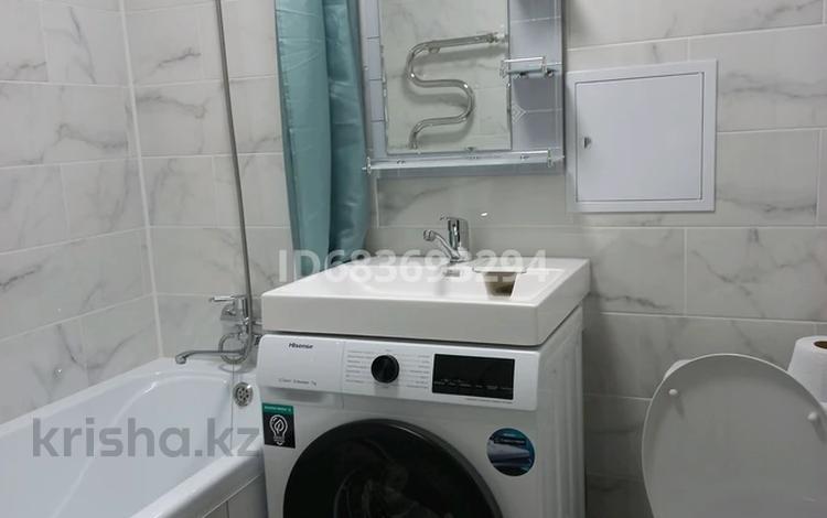 2-бөлмелі пәтер · 50 м² · 2/4 қабат · ай сайын, Азаттык 57 — Район санатория Атырау,рядом набережная, бағасы: 160 000 〒 — фото 3