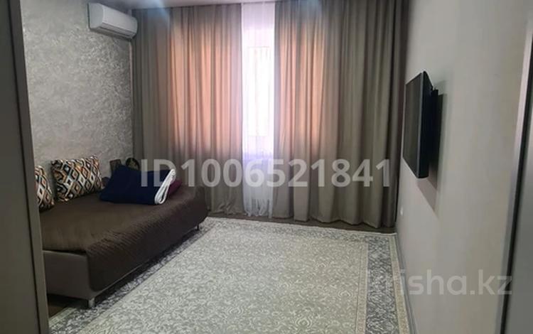 1-комнатная квартира · 43 м² · 4/9 этаж, мкр 11, Шайкенова 13А за 160 000 ₸ в Актобе — фото 2