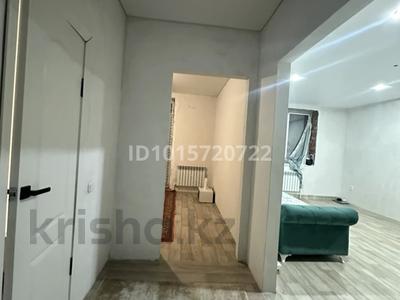 1-бөлмелі пәтер · 100 м² · 2/5 қабат, Голубые пруды 9/3 — Супермаркет школы остановка кафе аптека, бағасы: 140 000 ₸ в Караганде