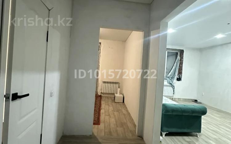 1-бөлмелі пәтер · 100 м² · 2/5 қабат, Голубые пруды 9/3 — Супермаркет школы остановка кафе аптека, бағасы: 140 000 ₸ в Караганде — фото 2