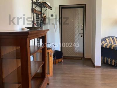 2-бөлмелі пәтер · 50 м² · 4/4 қабат, Карасай батыра 61/67 — ул. Абылай хана и ул. Жибек жолы., бағасы: 50 000 ₸ в Алматы, Алмалинский р-н