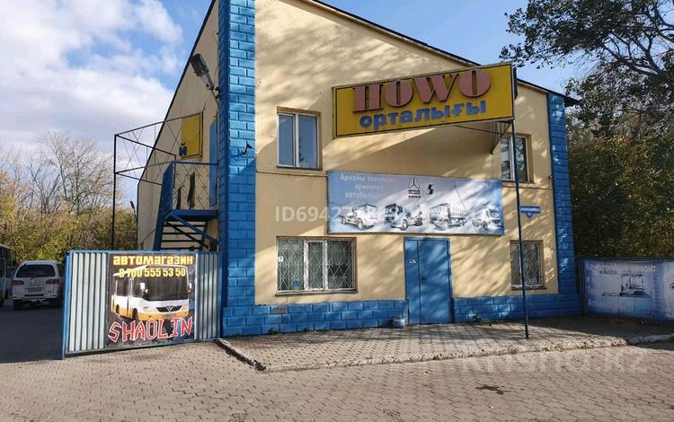 Свободное назначение, офисы, магазины и бутики, склады, общепит, салоны красоты, бани, гостиницы и зоны отдыха, фитнес и спорт, медцентры и аптеки, образование, развлечения, конференц-залы · 300 м² за 1 млн 〒 в Караганде, Казыбек би р-н — фото 2