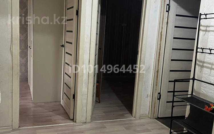 3-комнатная квартира · 63 м² · 2/5 этаж, Майкудук, 15й микрорайон 20 — Школа 61 за 130 000 ₸ в Караганде, Алихана Бокейханова р-н — фото 2
