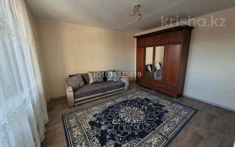 2-комнатная квартира · 52 м² · 6/10 этаж, мкр Юго-Восток, Язева 10 за 250 000 ₸ в Караганде, Казыбек би р-н — фото 2