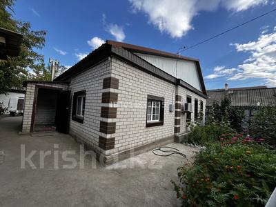 Отдельный дом · 3 комнаты · 90 м² · 4 сот., Утемисова 118А за 18 млн ₸ в Актобе, мкр. Курмыш