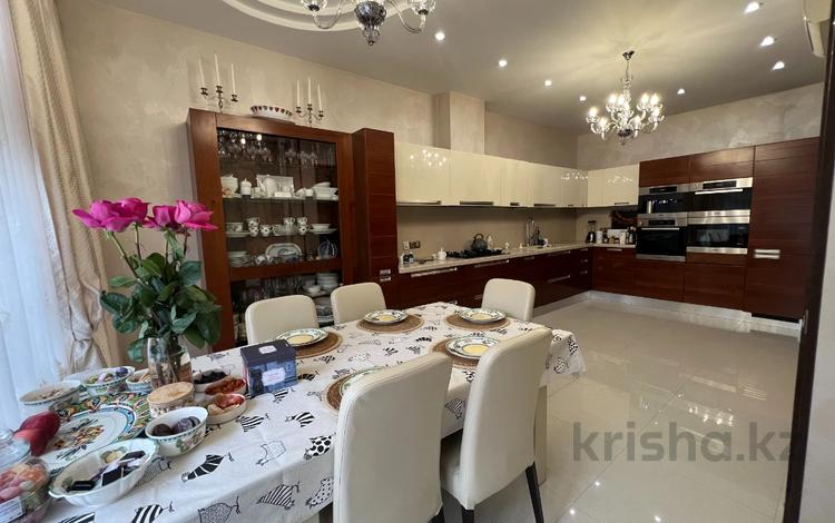 4-комнатная квартира · 240 м² · 1/4 этаж, мкр Мирас, Мусабаева 19 за 1.5 млн ₸ в Алматы, Бостандыкский р-н — фото 13