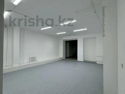 Свободное назначение, офисы, магазины и бутики, салоны красоты, фитнес и спорт, медцентры и аптеки, образование, конференц-залы, кабинеты и рабочие места, студии · 300 м² за 1.5 млн 〒 в Уральске
