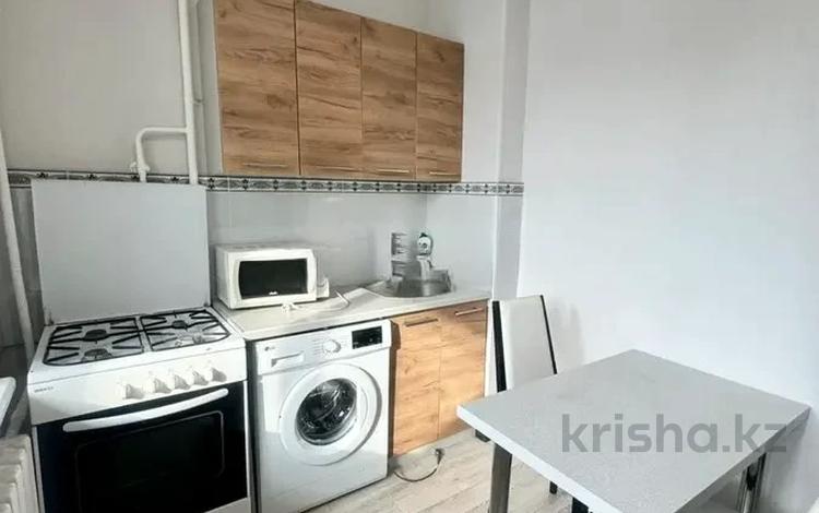 2-комнатная квартира, 60 м², 1/9 этаж, мкр Аксай-1 за 27 млн 〒 в Алматы, Ауэзовский р-н — фото 2