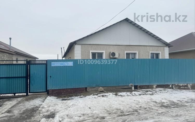 Отдельный дом · 3 комнаты · 125 м² · 7.5 сот., пгт Балыкши, Бесшокы 7а за 19 млн 〒 в Атырау — фото 2