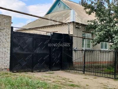 Жер үй мен саяжайлар в Костанайской обл.: Жеке үй · 3 бөлме · 80 м² · 5 сот., 5 апреля 237, бағасы: 35 млн 〒 Жеке үй · 3 бөлме · 80 м² · 5 сот., 5 апреля 237, бағасы: 35 млн 〒 в Костанае