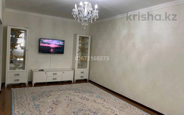 2-бөлмелі пәтер, 70 м², 1/5 қабат, мкр 12, бағасы: 28 млн 〒 в Актобе, мкр 12 — фото 2