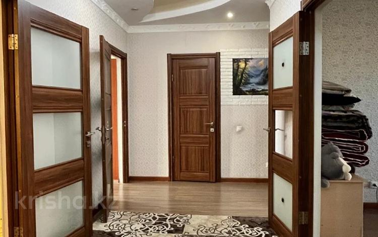 3-комнатная квартира · 85 м² · 4/5 этаж, мкр. Алтын орда, Санкибай батыра за 33.6 млн ₸ в Актобе — фото 2