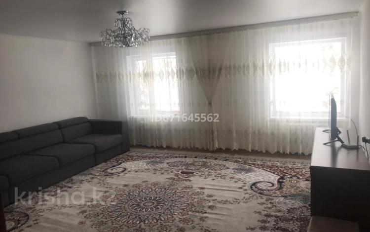 Отдельный дом · 5 комнат · 300 м² · 36 сот., Жумабекова 11 за 45 млн 〒 в Караганде, Казыбек би р-н — фото 2