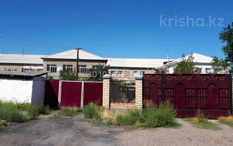 Отдельный дом · 7 комнат · 250 м² · 4 сот., Макаренко 11 за 250 000 ₸ в Шу — фото 2
