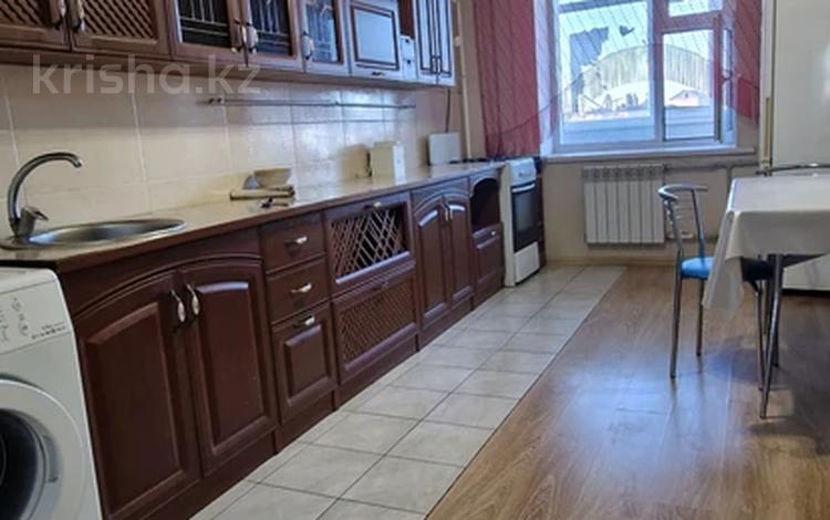 1-комнатная квартира · 48 м² · 4/5 этаж, Абая 177 за 140 000 ₸ в Уральске — фото 2