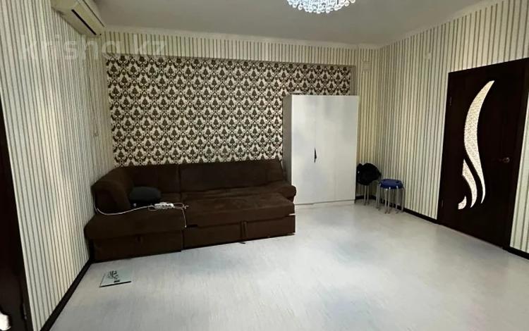 3-бөлмелі пәтер · 87.6 м² · 8/8 қабат, Алтын орда ш/а., проспект Алии молдагуловой, бағасы: 25 млн ₸ в Актобе, мкр. Алтын орда — фото 3
