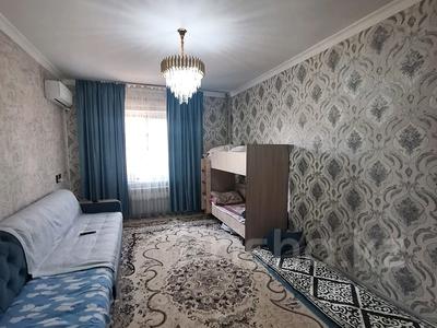 2-бөлмелі пәтер · 54 м² · 2/5 қабат, Просп. Кабанбай батыра 24, бағасы: 17.7 млн ₸ в Шымкенте, Енбекшинский р-н
