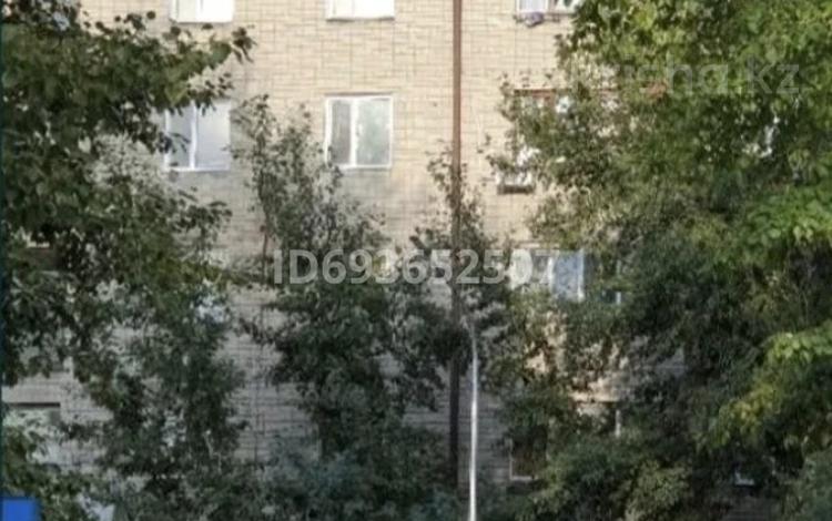 1-комнатная квартира, 13 м², 1/5 этаж, Камзина 160 — Камзина угол Ломова за 5.1 млн 〒 в Павлодаре — фото 2
