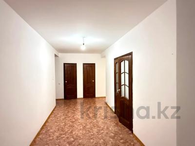 2-бөлмелі пәтер · 80.5 м² · 4/9 қабат, Нур Актобе, 2-микрорайон, бағасы: 18 млн ₸