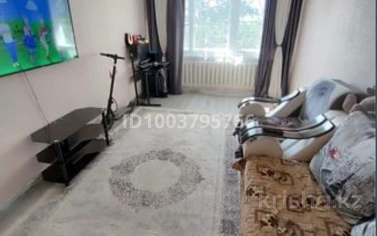 3-комнатная квартира · 60 м² · 1/5 этаж, 5-й микрорайон за 10 млн ₸ в Степногорске — фото 2