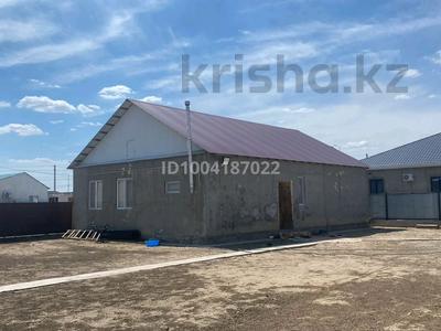 Отдельный дом · 3 комнаты · 117 м² · 8 сот., мкр Аксай-2, 10 17 за 20 млн 〒 в Атырау