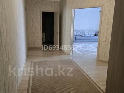 2-комнатная квартира, 98 м², 2/5 этаж помесячно, мкр. Алтын орда, Тауелсиздик 9 за 220 000 〒 в Актобе, мкр. Алтын орда