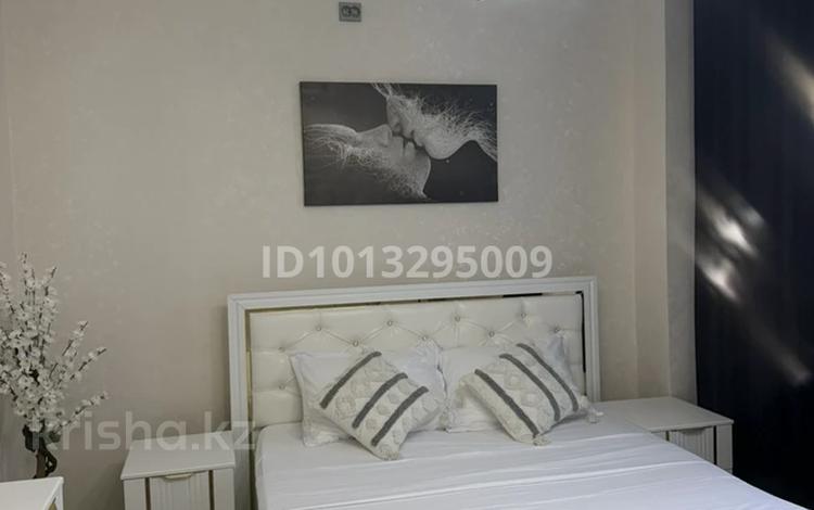 2-комнатная квартира · 90 м² · 18/25 этаж, мкр 11 112 в за 20 000 ₸ в Актобе — фото 2