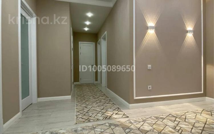 4-комнатная квартира · 108 м² · 8/20 этаж, мкр Юго-Восток, Камали Дюсембекова 44/2 за 59 млн 〒 в Караганде, Казыбек би р-н — фото 2