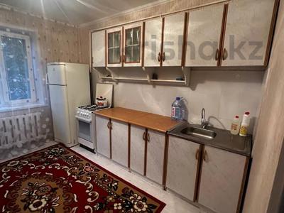 1-комнатная квартира, 32 м², 1/5 этаж помесячно, мкр. 4 4 за 110 000 〒 в Уральске, мкр. 4